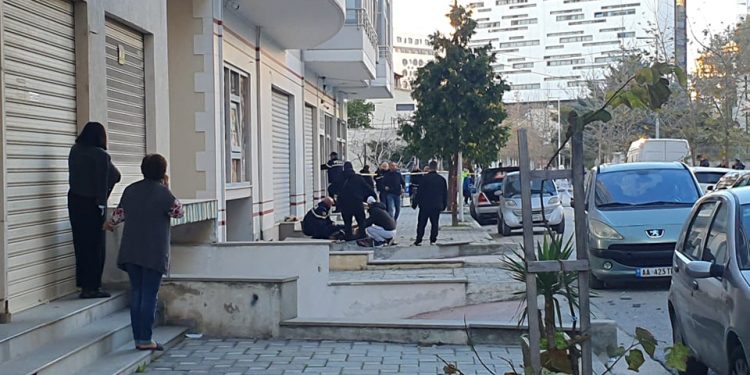 DETAJET/ Kush është 34-vjeçari që mbeti i plagosur në Vlorë, 4 vite më parë i shpëtoi një tjetër…