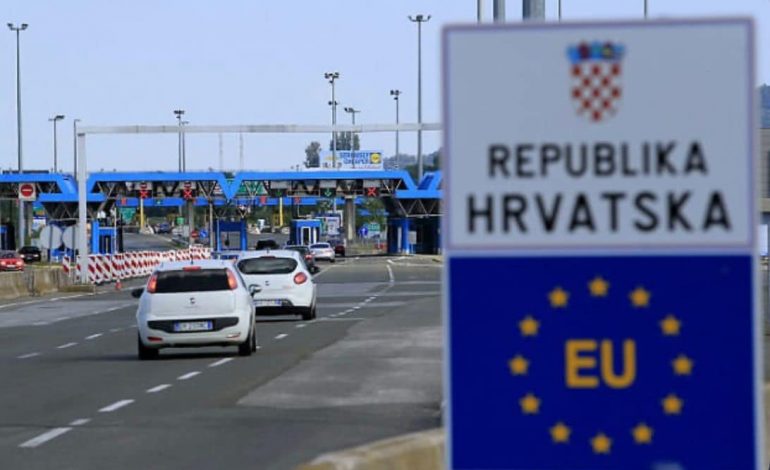 “NUK LEJOHENI PA…”/ Njoftim i RËNDËSISHËM për shoferët që do të udhëtojnë tranzit nga ky shtet