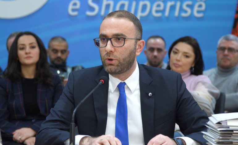 EMRAT/ Këshilli Kombëtar nis votimin e fshehtë për shkarkimin e disa prej anëtarëve të kryesisë dhe sekretarëve