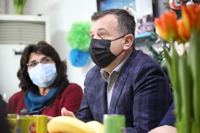 FESTAT E FUNDVITIT/ Balla në Shtëpinë e të moshuarve në Fier: Shpresoj që 2022 të jetë viti i fitores kundër COVID-19