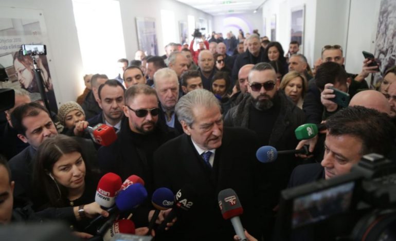 REFERENDUMI/ Berisha: Basha do të rrijë në zyrë i rrethuar, i kanë vënë dy kundragaze