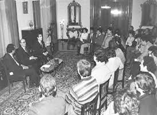 DOSSIER/ Takimi i Ramiz Alisë me studentët në ‘Pallatin e Brigadave’ në 11 dhjetor 1990: Vetëm një gjë do jua them…