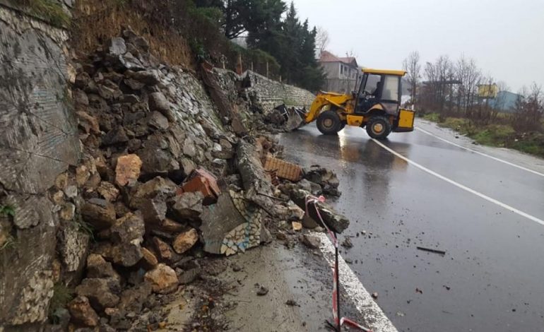 MOTI I KEQ/ Shembje gurësh në aksin Lezhë-Ungrej, izolohen 9 fshatra