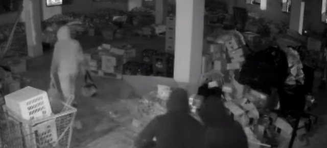 PAMJET/ Momenti kur tekniku i kamerave dhe dy të tjerë vjedhin marketin në Sarandë
