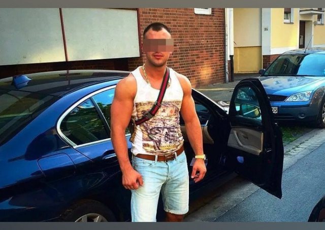 VRAU BASHKËUDHËTARIN BRENDA “PORSCHE-S” NË MES TË RRUGËS/ Flet shqiptari: E bëra sepse…