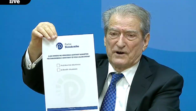PREZANTON REFERENDUMIN/ Berisha: Dënoni me injorim turpin e demokracisë, peng-Bashën