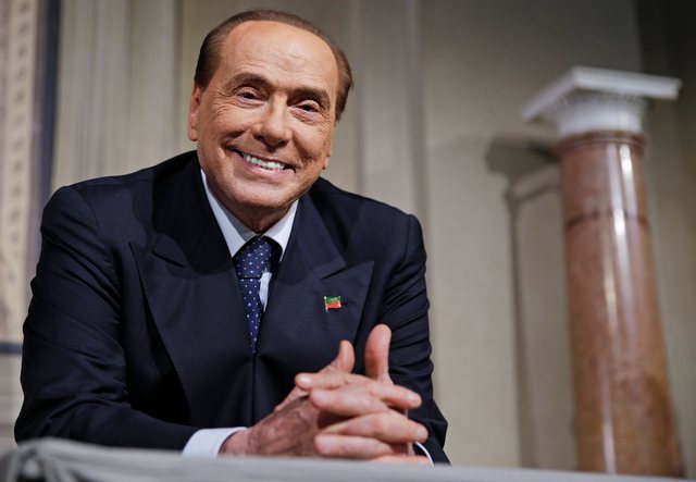 I KA PREMTUAR DIKUR NËNËS SË TIJ/ Silvio Berlusconi-n nuk e ndal asgjë, tani kërkon të bëhet…