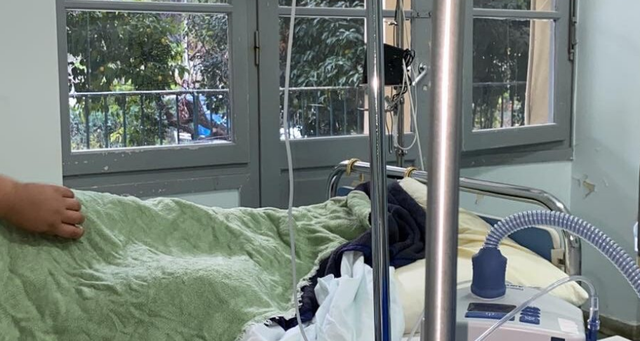 VARIANTI I RI I COVID-19/ Flet pacientja: Më hëngri për brenda dhe më goditi në kokë