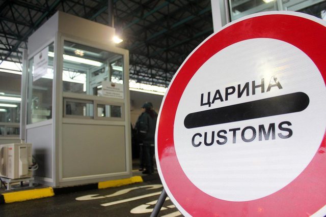 AKSION I MADH POLICOR NË SHKUP/ Arrestohen 10 persona, mes tyre 3 policë e 5 doganierë
