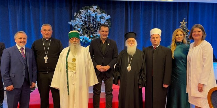 TAKIM ME KRERËT E BESIMEVE FETARE/ Veliaj: Hapësirat e zaptuara prej vitesh do u rikthehen Kishave