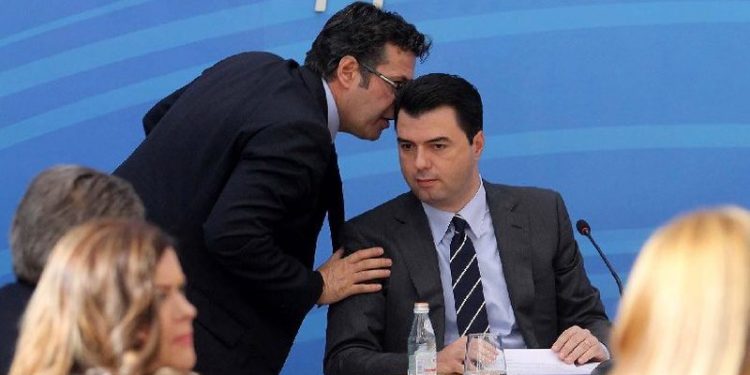 “KËRCËNON” BASHËN/ Paloka: S’të shpëtojnë dot as ambasadorët dhe as Rama…