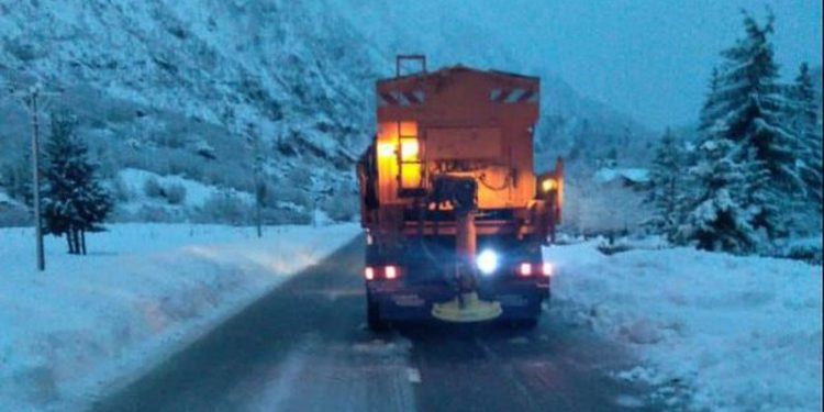 MOTI I KEQ/ ARRSH tregon situatën në akset kryesore të vendit, apel drejtuesve të mjeteve