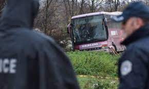 MASAKRA E DEÇANIT/ Gjykata lë burg 3 të dyshuarit për vrasjen e shoferit dhe 2 nxënësve, mësohet shkaku i sulmit