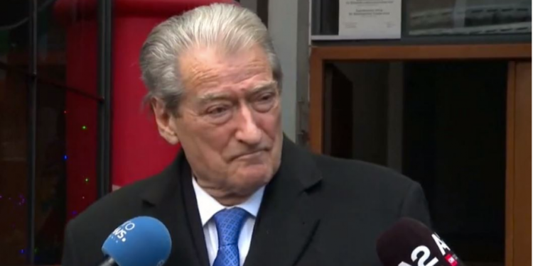 “PO MBLEDH NXËNËS SHKOLLASH”/ Berisha: Referendumi i parë në histori, anëtarësia do të shkarkojë Lulzim Bravën