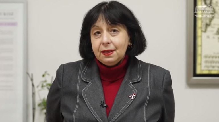 “TË GJITHË QYTETARËT…”/ Silva Bino: Pse duhet marrë doza e tretë e vaksinës, “bileta” për t’u rikthyer në normalitet