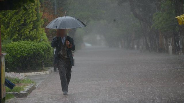 PARALAJMËRIMI/ Meteorologët: Stuhi dhe furtunë, 3 ditët e vështira për Shqipërinë