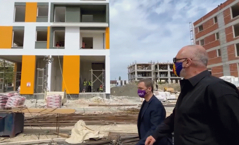 “DITË E BEKUAR…”/ Me PAMJE nga tërmeti shkatërrimtar i nëntorit 2019, Rama uron Krishtlindjet