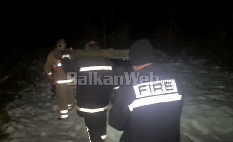 AKSIDENTOHET GAZETARI DHE 3 PERSONA/ Me barelë në krahë mes borës, shihni operacionin e policisë dhe zjarrfikësve në Pukë