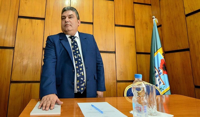 U SHKARKUA PËR ABUZIM ME TENDERAT/ Fatos Tushe heq dorë nga ankimi në Gjykatën Kushtetuese