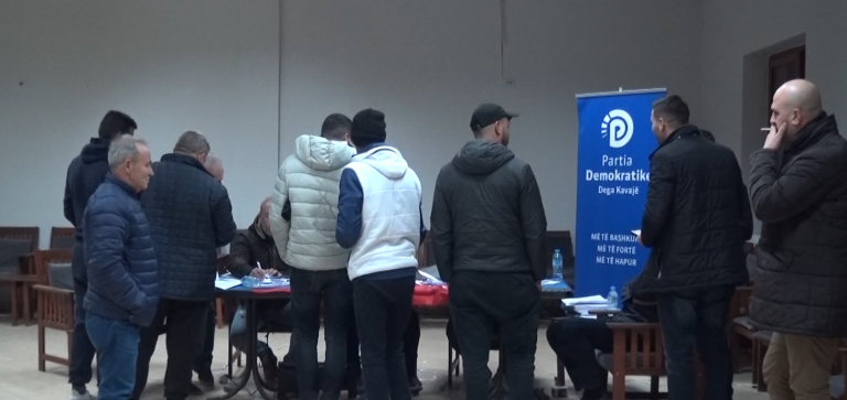 REFERENDUMI I BERISHËS/ Mbyllet votimi në Kavajë, marrin pjesë 650 anëtarë