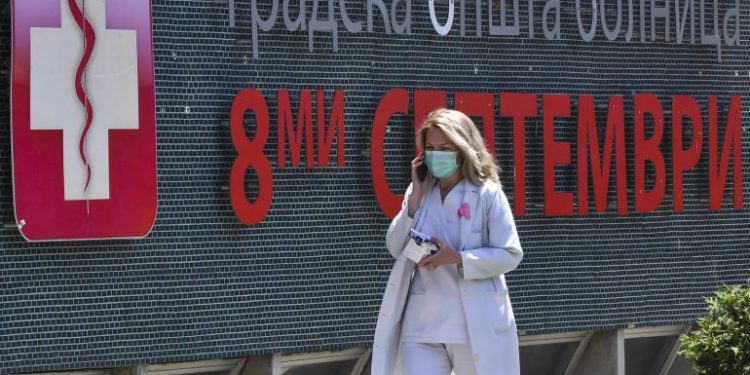 COVIDI NË MAQEDONINË E VERIUT/ 15 viktima dhe mbi 300 të infektuar