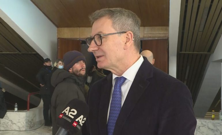 EDHE TEK KUVENDI I BERISHËS EDHE TEK I BASHËS/ Kadill: Ti largojmë të DY! Na duhet një EKIP i pastër