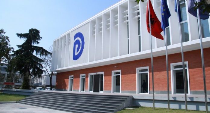 BANDA BRENDA SELISË BLU? Reagon për herë të parë PD: Armët tona janë fjalët dhe zemrat e demokratëve