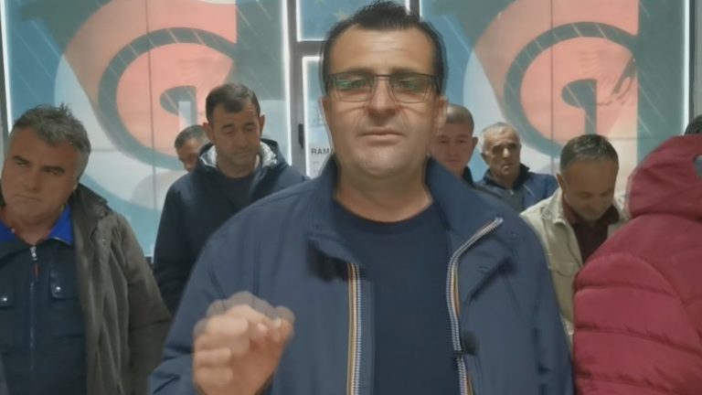 I LEXUAN SI FIRMËTARË PËR KUVENDIN E BERISHËS/ Demokratët në Rrogozhinë: Falsifikim, nuk jemi dele