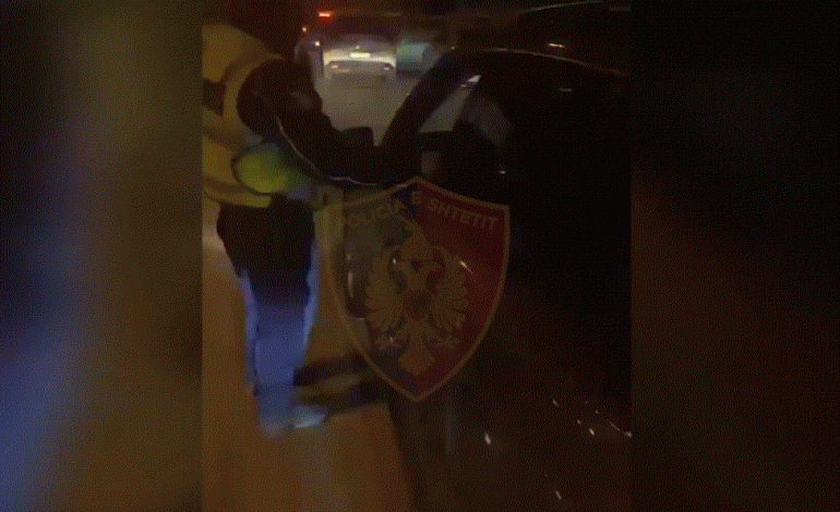 FUTI 1 MIJË LEKË MES LETRAVE/ I riu me “Porsche” në Tiranë: Më fal shef, më fal
