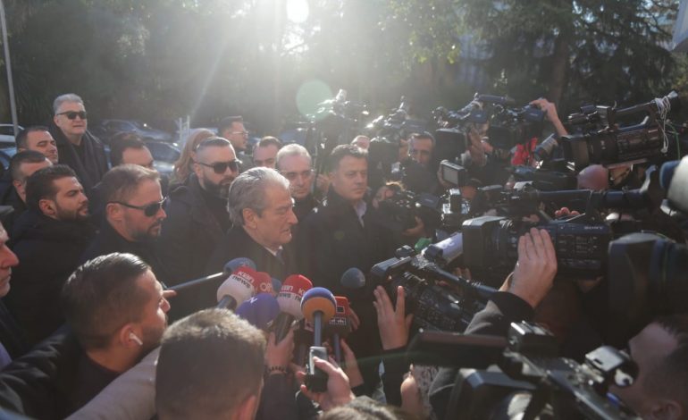 REFERENDUMI/ Beteja e Berishës për të rimarrë PD përfundon në LOKALE. Ja ku do votohet
