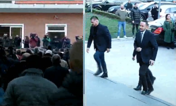 VIDEOLAJM/ Salianji mbërrin në selinë e PD, protestuesit e mbledhur ngrenë zërin. Momenti i tensioneve