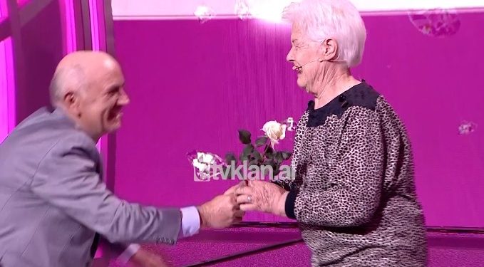 EMOCIONUESE/ Takimi pas 54 vitesh me nxënësin e saj që përloti mësuese Elin