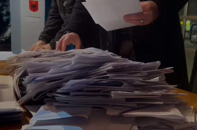 REFERENDUMI PËR SHKARKIMIN E BASHËS/ Përfundon votimi në Korçë, Kuçovë e Gramsh, ja rezultati