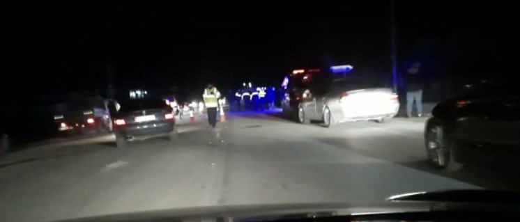 TRAGJIKE/ Aksident i rëndë në Moravë, 53-vjeçari përplaset nga dy mjete dhe gjen vdekjen (EMRI)