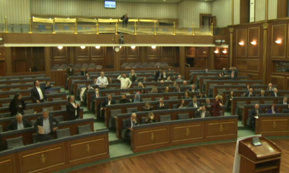 PËRPLASJE NË KUVENDIN E KOSOVËS/ Deputetet e LDK-së largohen nga seanca për krizën energjetike