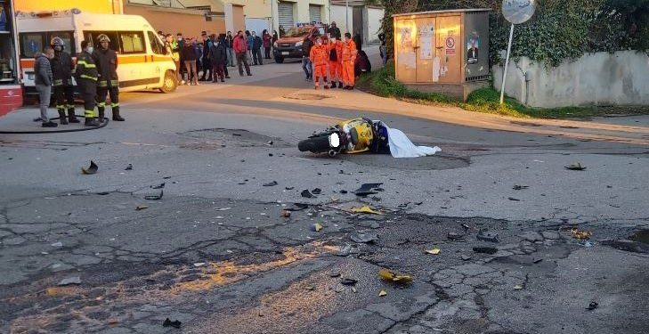 TRAGJIKE/ Motori përplaset me kamionin, humb jetën i riu shqiptar