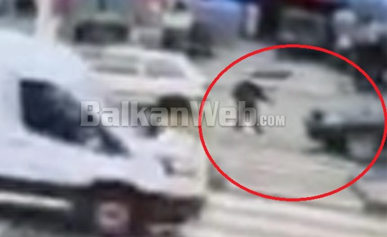 AKSIDENTOI 16-VJEÇAREN NË KAMËZ DHE U LARGUA/ Arrestohet pas disa orësh autori. Shihni momentin e përplasjes