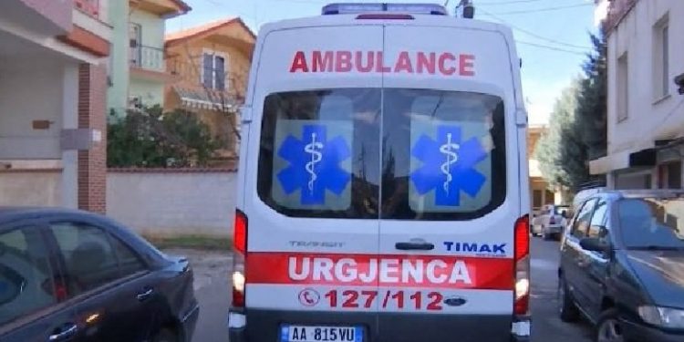 TRAGJIKE NË LUSHNJE/ Shoferin e zë autobusi poshtë dhe humb jetën. Po rregullonte difektin…