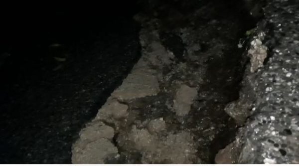 SHEMBET ASFALTI I RRUGËS BERAT-SINJË/ Bashkia apelon qytetarët të shmangin lëvizjet e panevojshme drejt këtij fshati