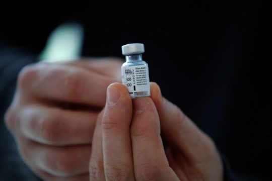COVID-19/ Vaksina kineze bëhet më herët: Doza e tretë pas Coronavac, që pas muajit të pestë