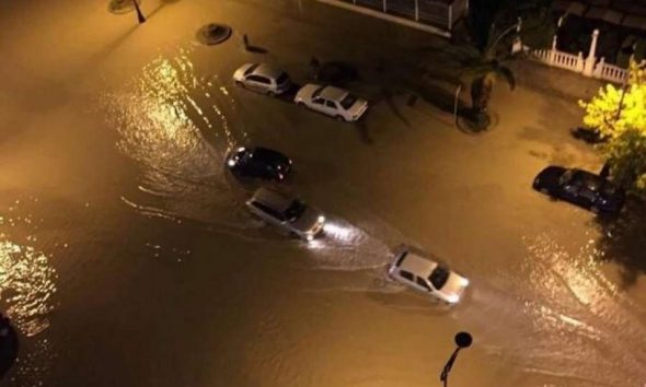 MOTI I KEQ “PUSHTON” SHQIPËRINË/ Bllokohet aksi Vlorë-Radhimë pas rrëshqitjes së dherave