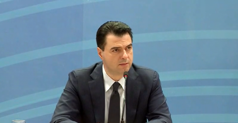 “NA KUJTOI 97″/ Basha SHPËRTHEN ndaj Berishës: Me zellin e pangordhur të një ish-komunisti erdhi me…