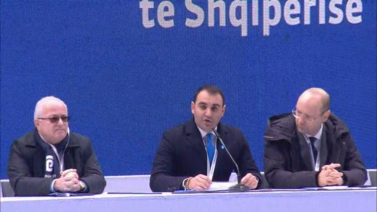 BASHA MBLEDH SOT “KËSHILLIN” KOMBËTAR/ “Komisioni i Rithemelimit” të Berishës: Është nul, mos shkoni
