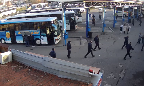 PANIK NË PRISHTINË/ Një telefonues anonim jep alarmin për bombë në Stacionin e Autobusëve