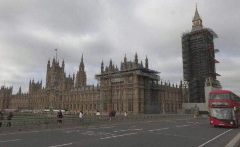 STUDIMI PËR OMICRON/ Britania pret një valë të madhe në janar