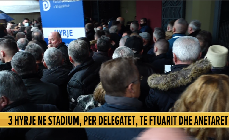 “BERISHA, BURRË LEGJENDAR DO SJELLË…”/ Delegatët në radhë te “Air Albania” për të hyrë në Kuvend
