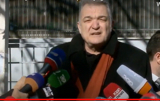 “LËRINI IRONITË”/ Gazetarja debaton me Gjatën, ja momenti kur i heq mrikofonin (VIDEO)