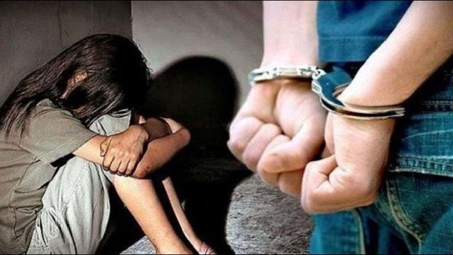 “MANJAKU”/ Përndiqte vazhdimisht të miturën, arrestohet 23-vjeçari. Në pranga edhe 10 të tjerë