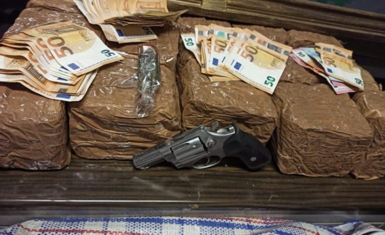 SEKUESTROHEN 680 KG LËNDË NARKOTIKE/ Arrestohen katër persona, mes tyre dy shqiptarë në Itali