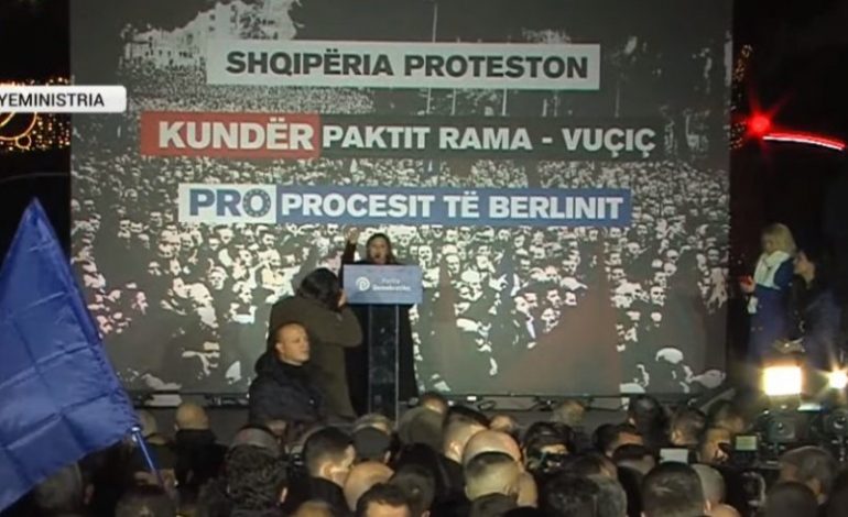 PROTESTA E BERISHËS/ Flet Edith Harxhi: Kombi shqiptar në rrezik nga Rama dhe Vuçiç